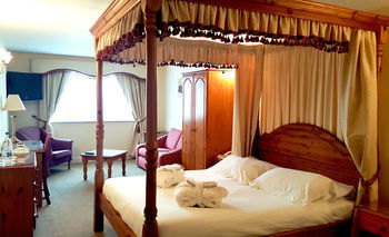 Skylark Hotel