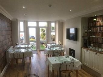 Hostal Pebbles Guest House