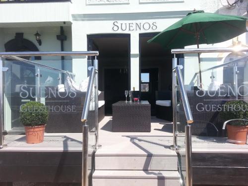 Hostal Suenos Guesthouse