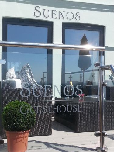 Hostal Suenos Guesthouse