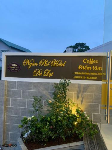 Apartamento Ngan Pho Studio & Hotel