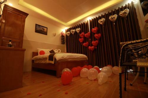 Ves - Pa Luxury Hotel