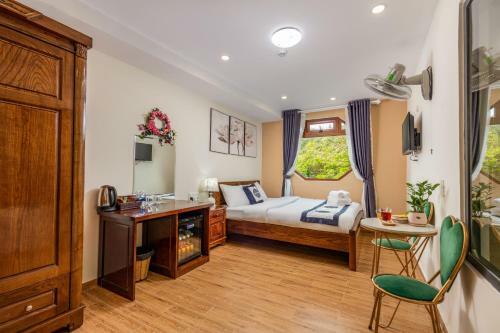 ?� L?t Cam Ly Hotel