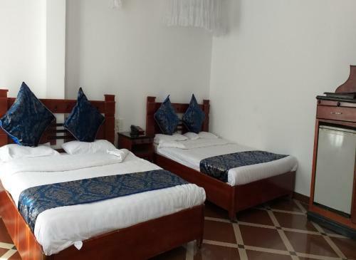 Red Sun Hotel