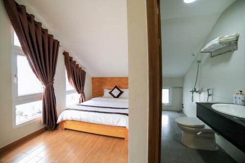 Hotel Kh�ch S?n Quang Minh ?� L?t
