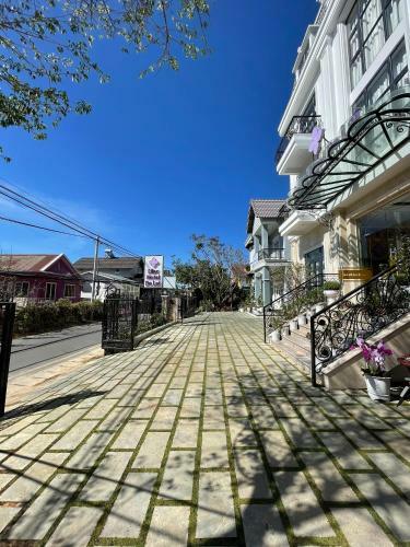 Kh�ch S?n Lilac Hotel ?� L?t