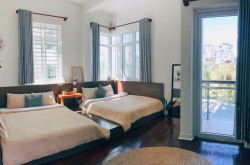 ?� L?t Urban House