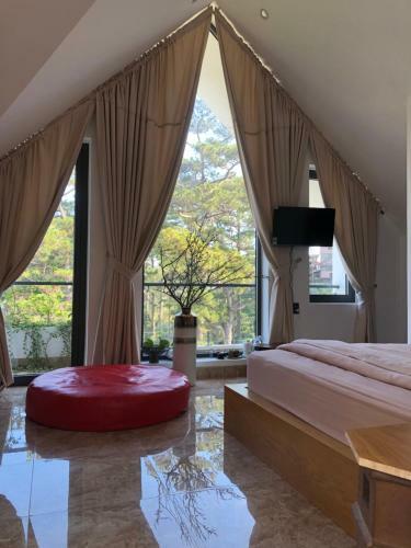 Trouvaille House