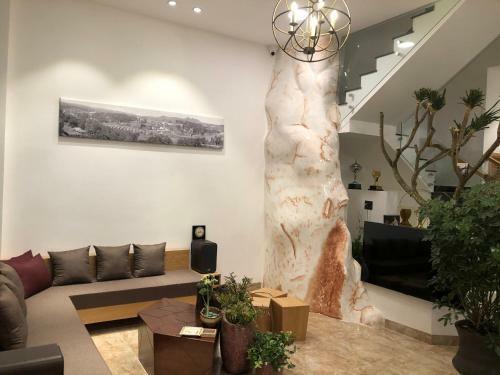 Trouvaille House