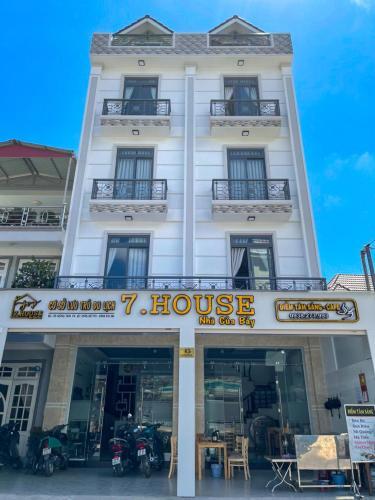 Hostal Nh� C?a B?y (7.house)