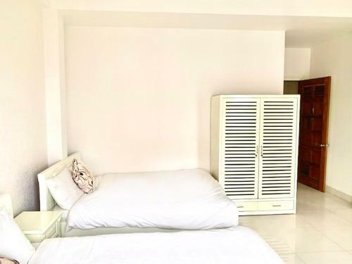The Ritz Hotel - L� 29, Tr?n L�