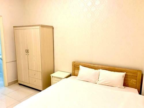 The Ritz Hotel - L� 29, Tr?n L�