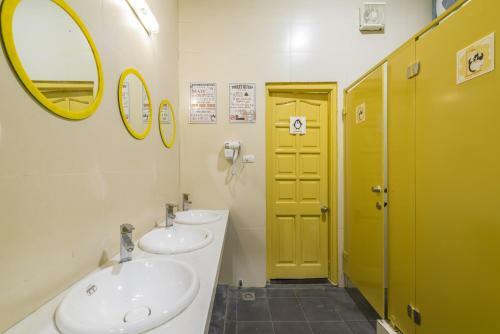 Happy Feet Hostel