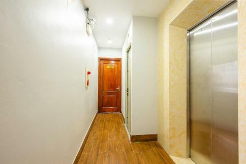 Oyo 411 Van Nam Hotel