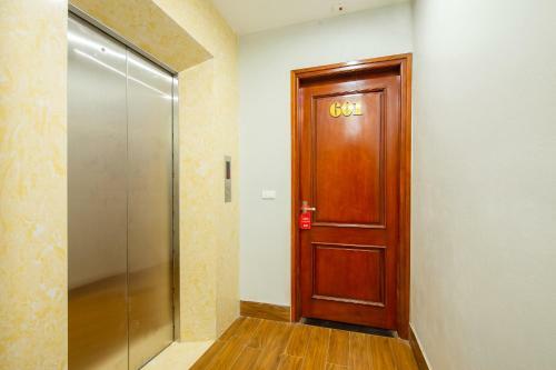 Oyo 411 Van Nam Hotel