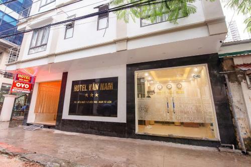 Oyo 411 Van Nam Hotel
