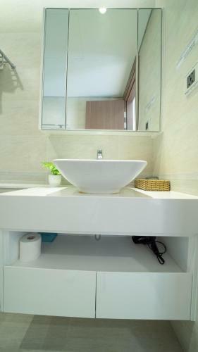 Bom Homes- Vinhomes Metropolis-service Apartment
