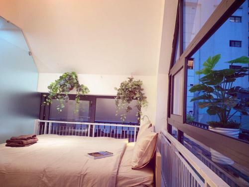 Mayhouse - May Sky View 51hh