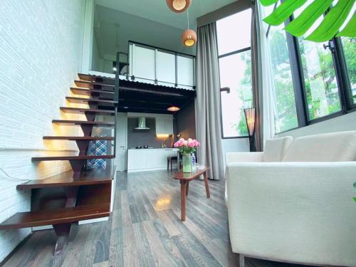 Mayhouse - Duplex Sky View 02