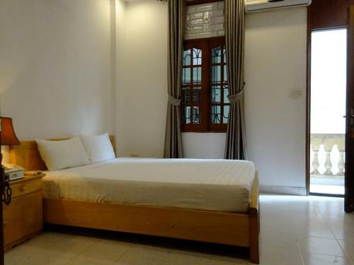 Hotel Kh�ch S?n Crowns Hm