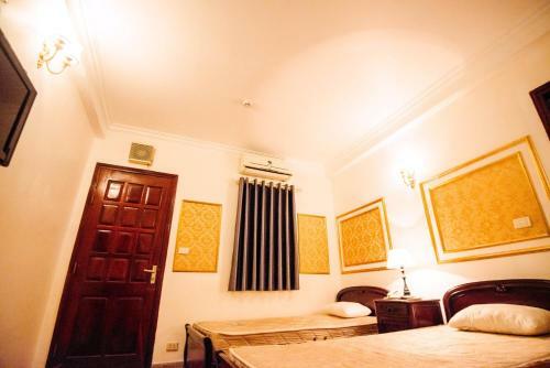 Hotel Kh�ch S?n Crowns Hm