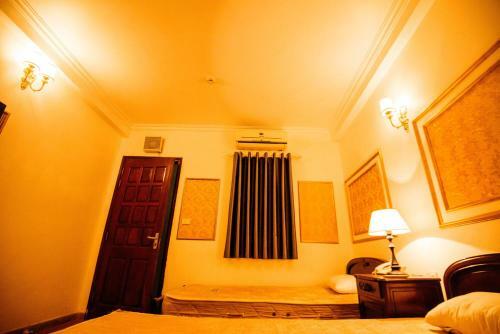 Hotel Kh�ch S?n Crowns Hm