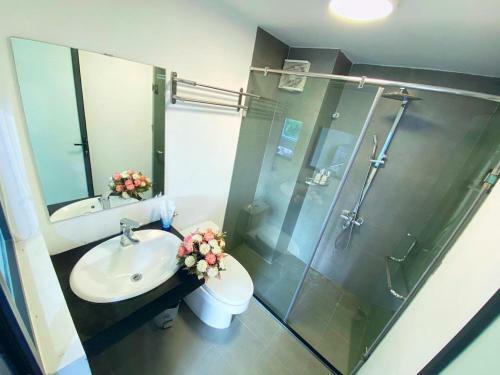 Mayhouse - Street View 02