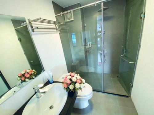 Mayhouse - Street View 02