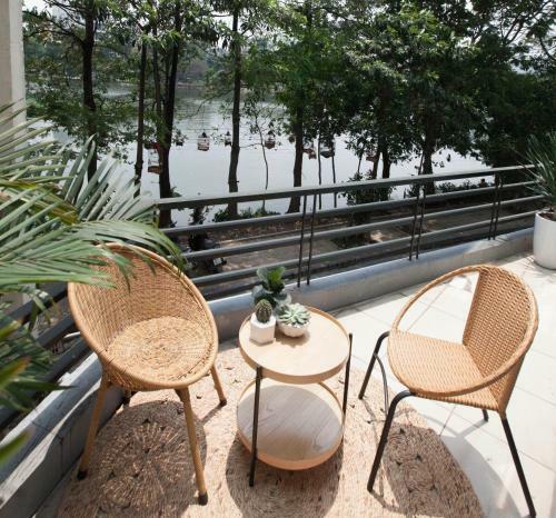 Luxury 2brs Apartment?lakeside?bigbalcony?fullfacilities?hottub
