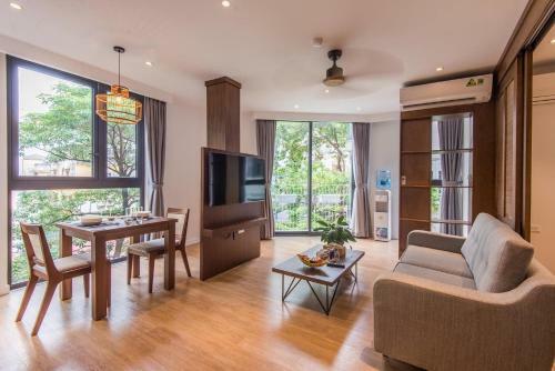 Lovely Apartment / Luxury / 81 Linh Lang