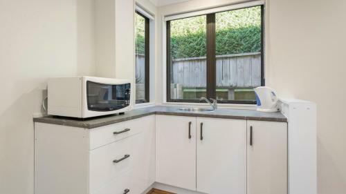 Kapiti Views - Waikanae Beach Holiday Home