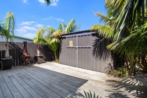 Gibson's Garage - Waihi Beach Holiday Home