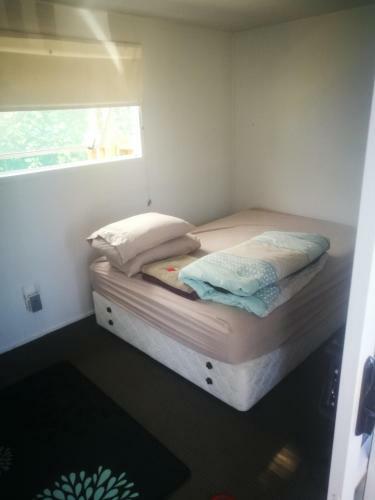 Apartamento Budget Cabin Accommodation - Bed Shower Toilet