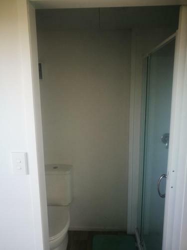 Apartamento Budget Cabin Accommodation - Bed Shower Toilet
