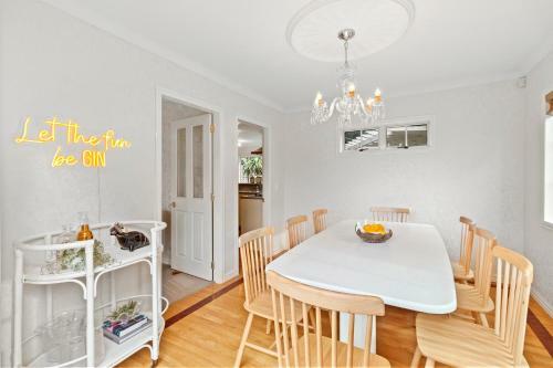The Manor - Bowentown Holiday Home