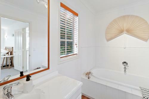 The Manor - Bowentown Holiday Home