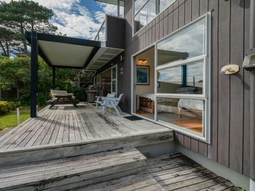 Perfect Beach Lover Holiday - Whangapoua Holiday Home