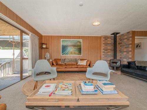 Sunsets And Surf At Whangapoua - Whangapoua Holiday Home