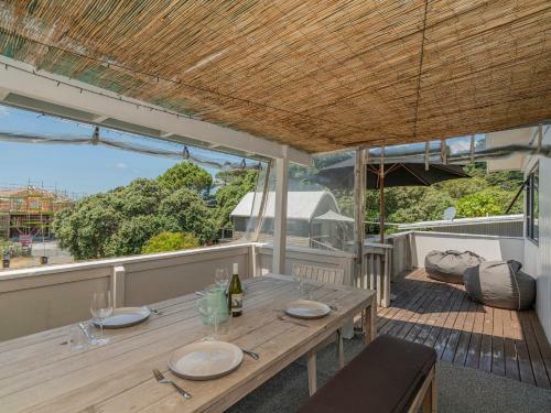 Sunsets And Surf At Whangapoua - Whangapoua Holiday Home
