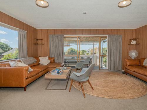 Sunsets And Surf At Whangapoua - Whangapoua Holiday Home
