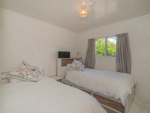 Sunsets And Surf At Whangapoua - Whangapoua Holiday Home