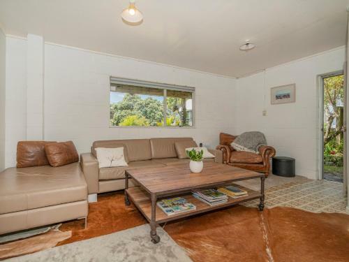 Sunsets And Surf At Whangapoua - Whangapoua Holiday Home