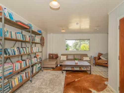 Sunsets And Surf At Whangapoua - Whangapoua Holiday Home