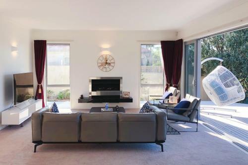 Deluxe Coastal Home & Award-winning Golf