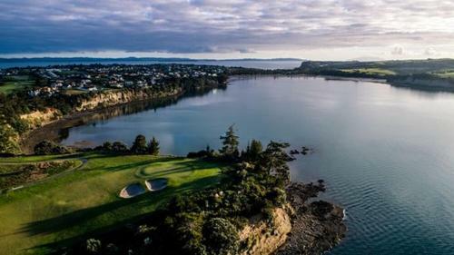 Deluxe Coastal Home & Award-winning Golf