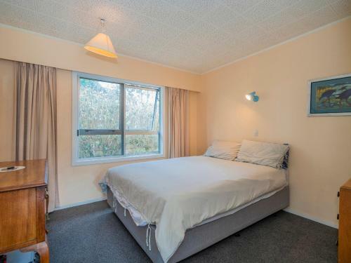 Bach On Pipi - Whangamata Holiday Home