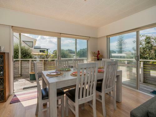Bach On Pipi - Whangamata Holiday Home