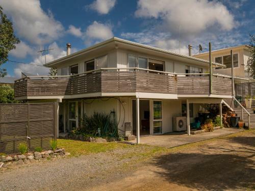 Bach On Pipi - Whangamata Holiday Home