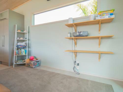 Castaway Bach - Whangamata Holiday Home