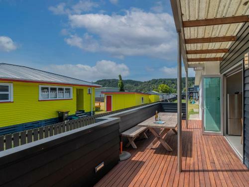 Castaway Bach - Whangamata Holiday Home